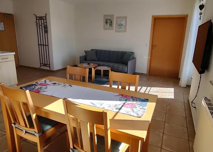 מלון Brigel-hof 3*